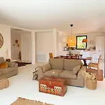 Holiday home Le Petit Bali Spacieuse Pour 8 Avec Piscine