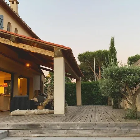 Hébergement de vacances Le Petit Bali Spacieuse Pour 8 Avec Piscine