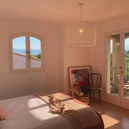 Hébergement de vacances Le Petit Bali Spacieuse Pour 8 Avec Piscine